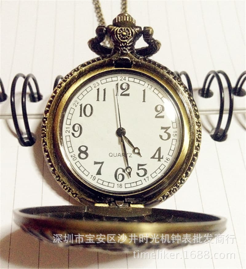 British Fashion Antique Large Classic Car Pocket Watch Nostalgic Quartz Sweater Chain Watch Gift Watch Wholesale 4