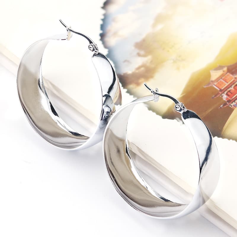 European and American fashion, simple personality, trendy women's exaggerated large earrings, titanium steel ear buckles, stainless steel wide-brimmed large earrings wholesale