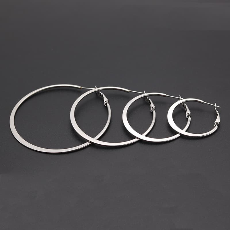 2023 European and American personalized flattened round exaggerated large earrings with tassels simple and fashionable C ear rings and ear buckles titanium steel new style 2