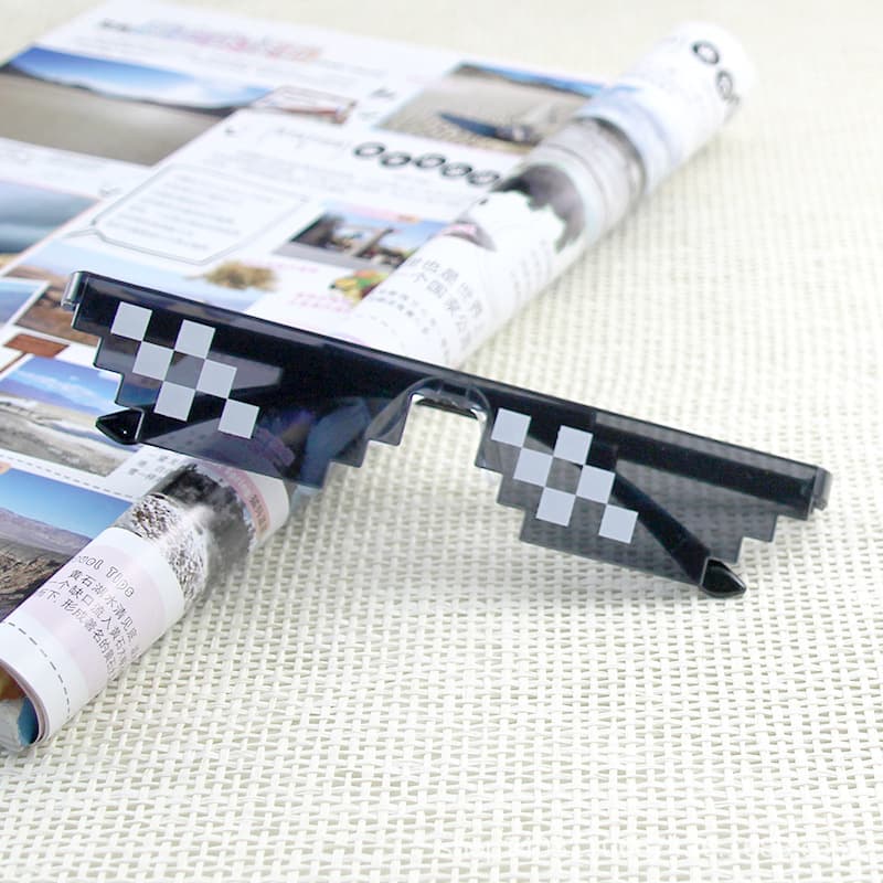 Mosaic square glasses, two-dimensional pretending artifact sunglasses, coded rectangular pixel mirror, Douyin Kuaishou 9
