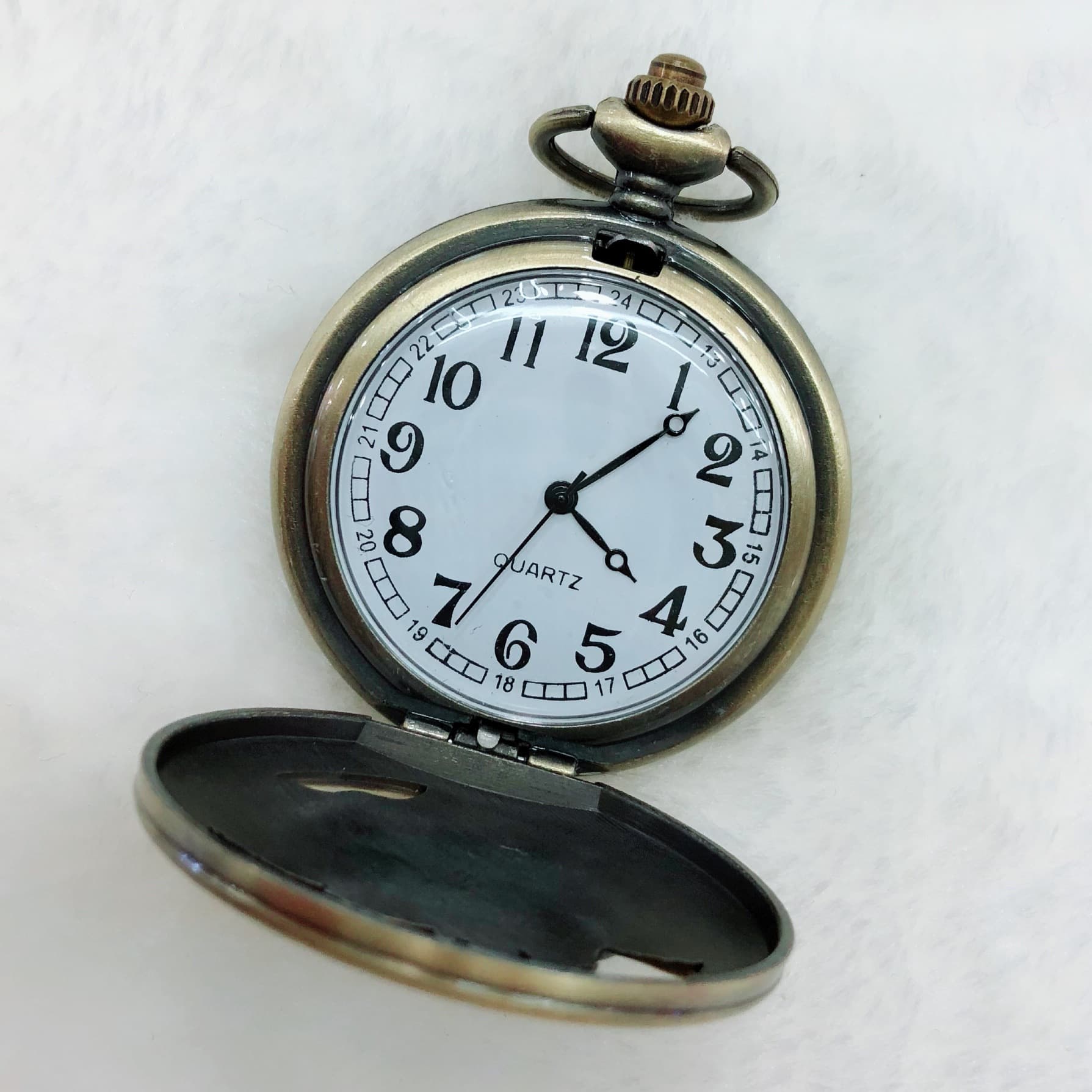 Foreign trade retro nostalgic small pocket watch little girl rabbit pocket watch hollow quartz watch fashion gift 3