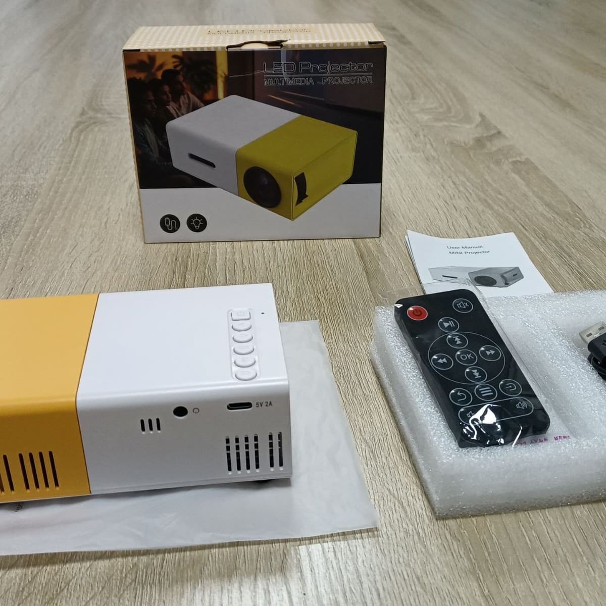 Popular YG300 Micro Mini Projector Home LED Portable Small HD Home Theater Projector 7