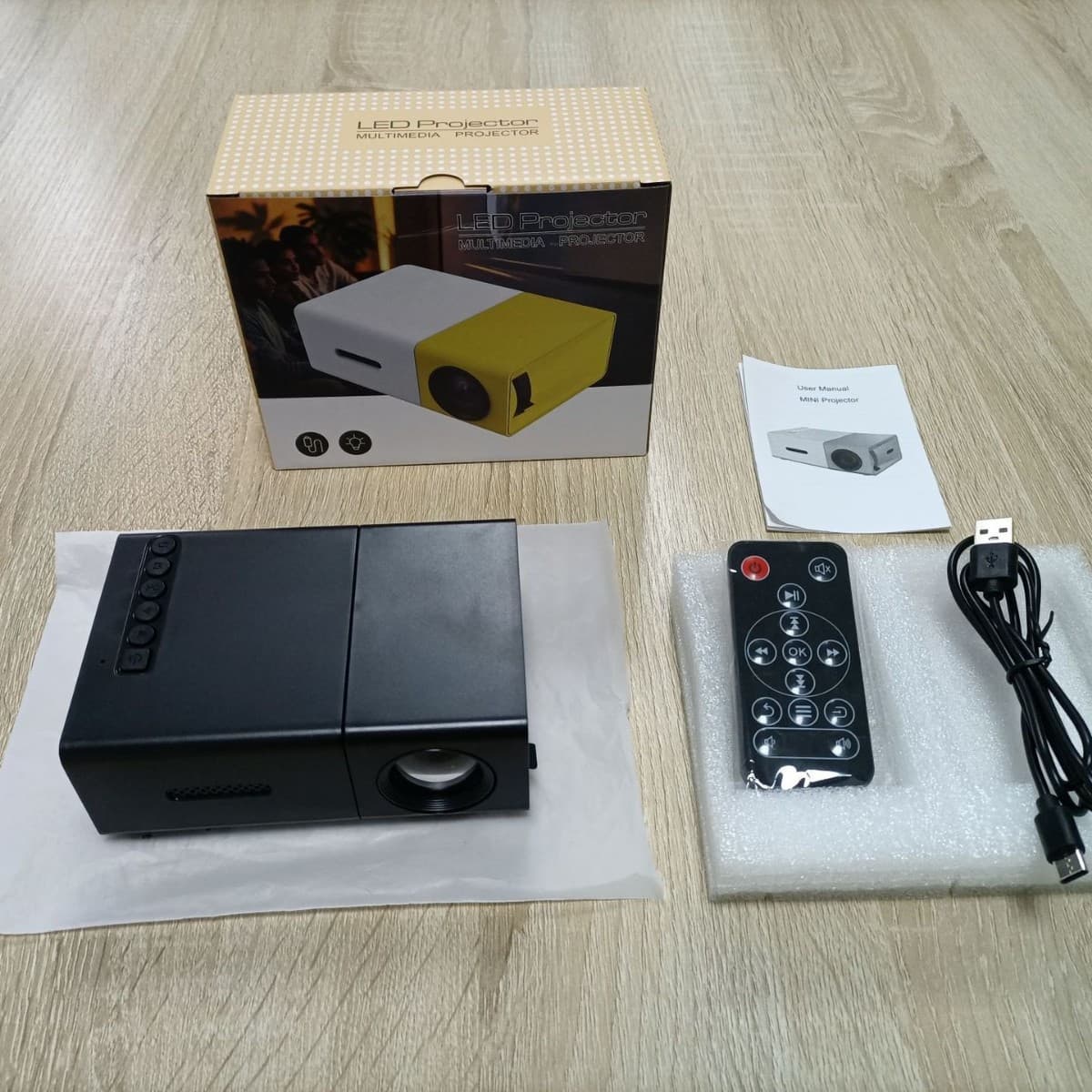 Popular YG300 Micro Mini Projector Home LED Portable Small HD Home Theater Projector 10