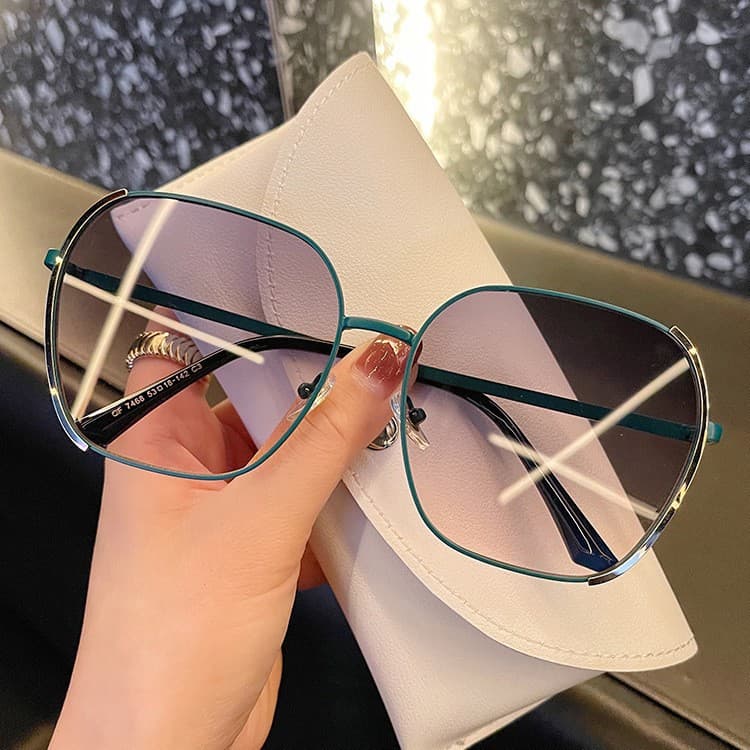 2026 New Internet Celebrity Fashion Sunglasses for Men, Korean Style Square Oval Sunglasses for Women, Personalized Anti-UV Glasses 9