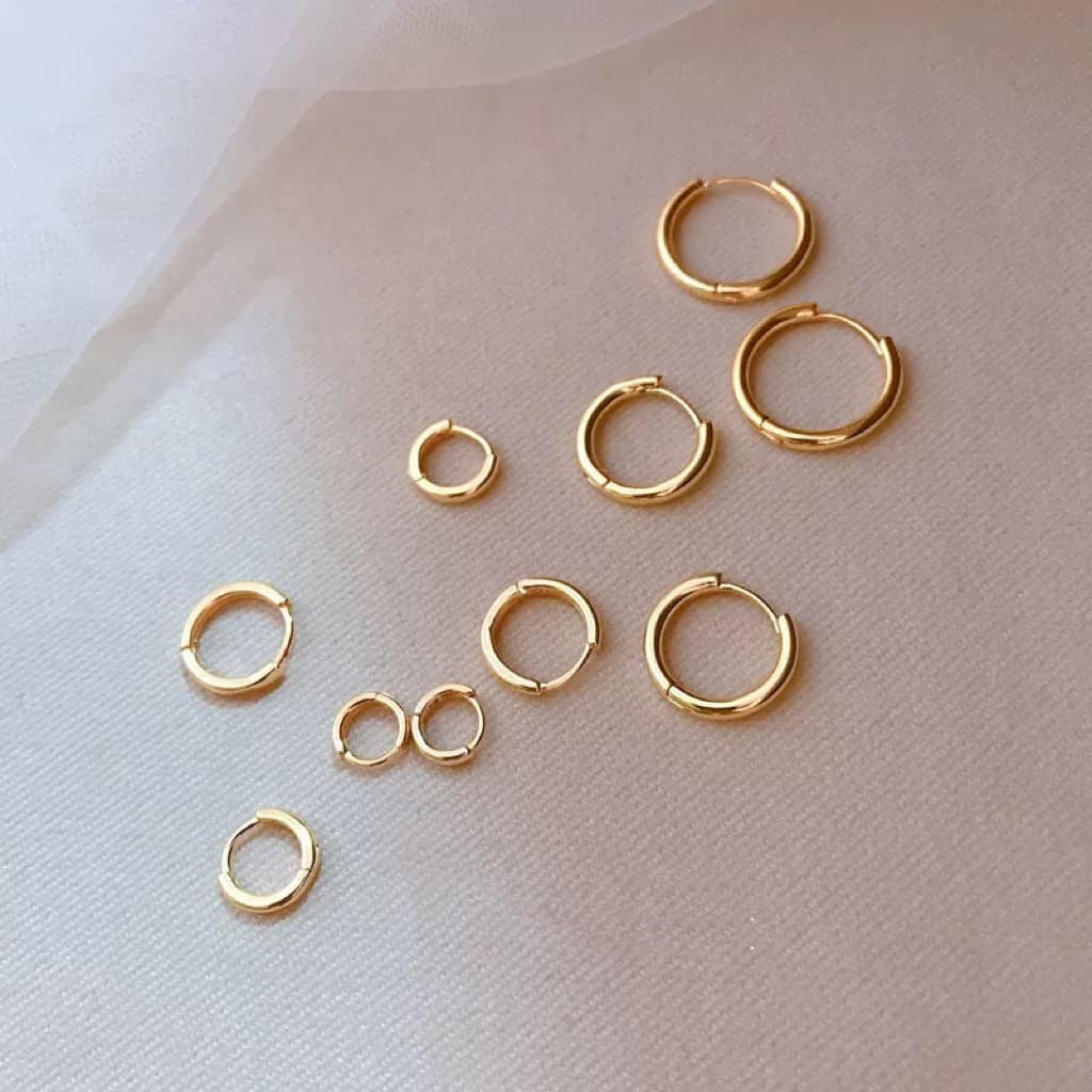 Glossy earrings for men and women, fashionable light luxury exquisite earrings, Korean style sweet and cool trendy wear, couple ear bone nails