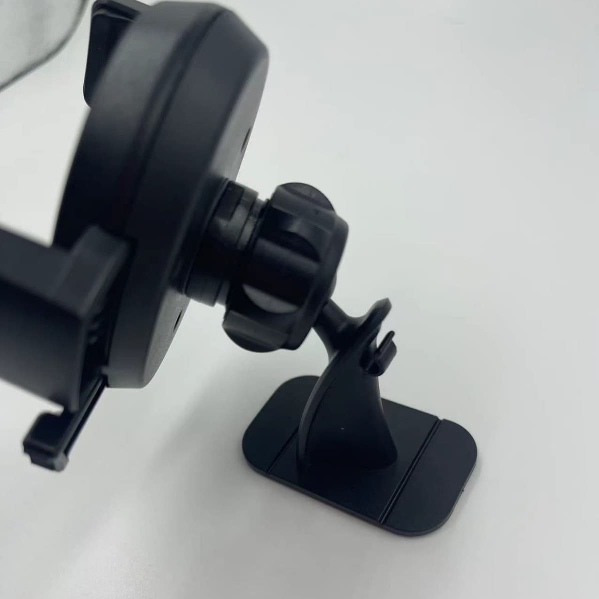 Manufacturer wholesale mobile phone holder cross-border e-commerce bracket center console mobile phone holder car 4