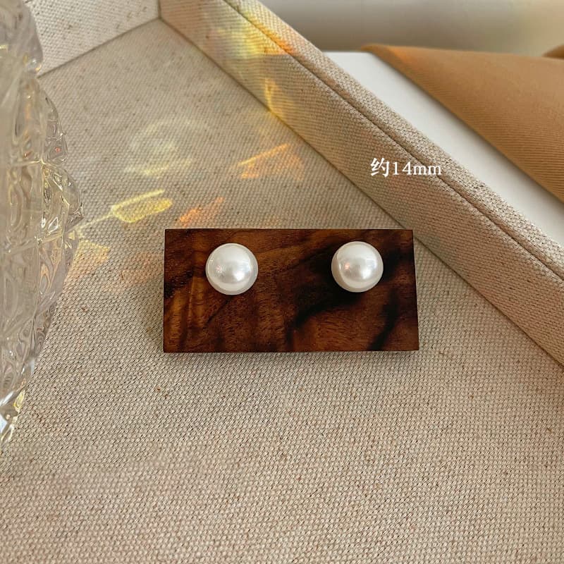 Daily wear pearl earrings for women, small and exquisite design, no need to pick when sleeping, pierced ears, 2025 new jewelry 9