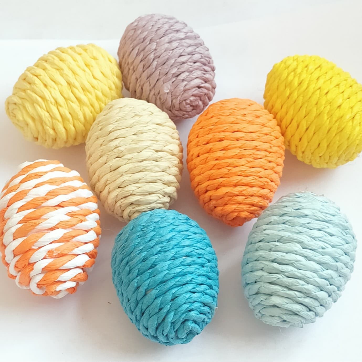 Factory wholesale pick-up hand-wrapped Easter decoration small pet toys accessories colorful paper rope eggs 4
