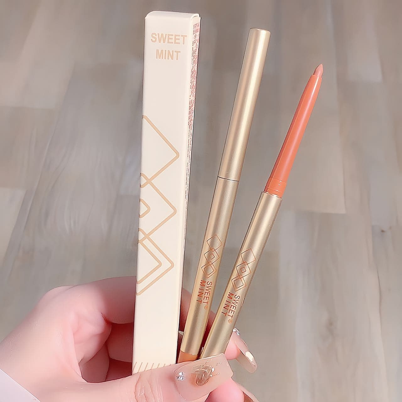 Douyin SWEETMINT line carving lip liner outlines the lip shape, creates pouty lips, does not fade, low-maintenance and long-lasting makeup 4