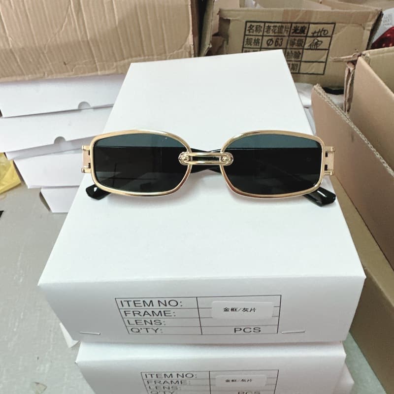 New cross-border sunscreen sunglasses for women, punk hip-hop square sunglasses, internet celebrity street photography, same style small frame glasses for men 7