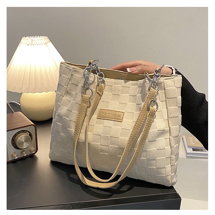 2026 new trendy large-capacity shoulder bag for women, fashionable and versatile underarm tote bag, casual portable commuting bag 4