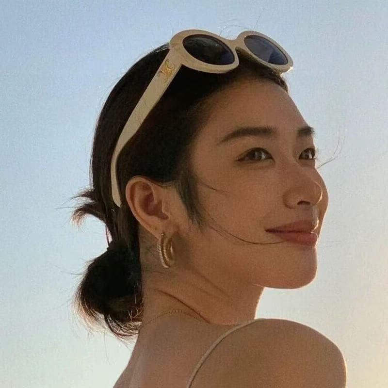 Korean version of retro oval black frame sunglasses 2025 new trendy women ins concave shape white sunglasses internet celebrity model 3