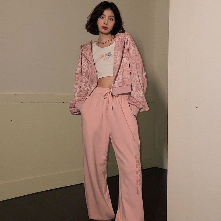 2025 pink leopard print short cardigan jacket for women spring and autumn new loose Hong Kong style retro hooded sweatshirt trend 5