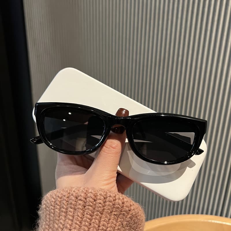British Cherry Koko olive green cat-eye sunglasses for women with small face and concave shape sunshade street photography sunglasses 7
