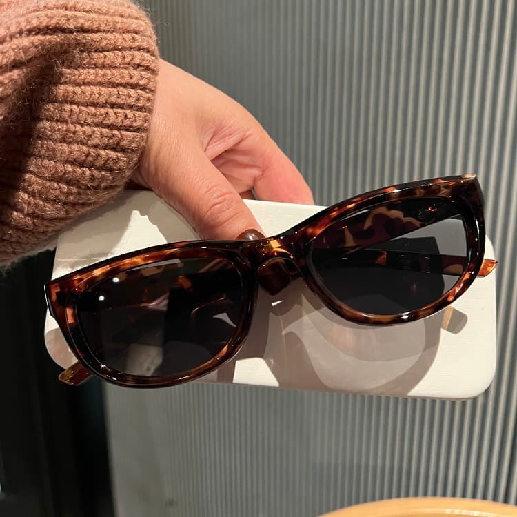 British Cherry Koko olive green cat-eye sunglasses for women with small face and concave shape sunshade street photography sunglasses 8