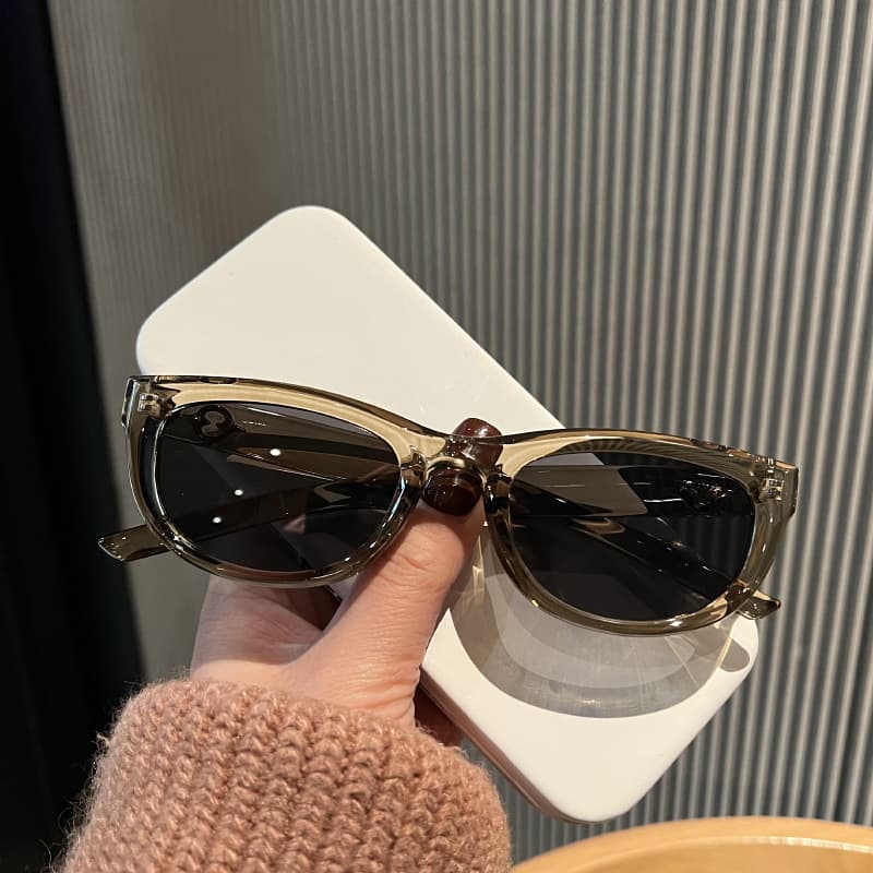 British Cherry Koko olive green cat-eye sunglasses for women with small face and concave shape sunshade street photography sunglasses 9