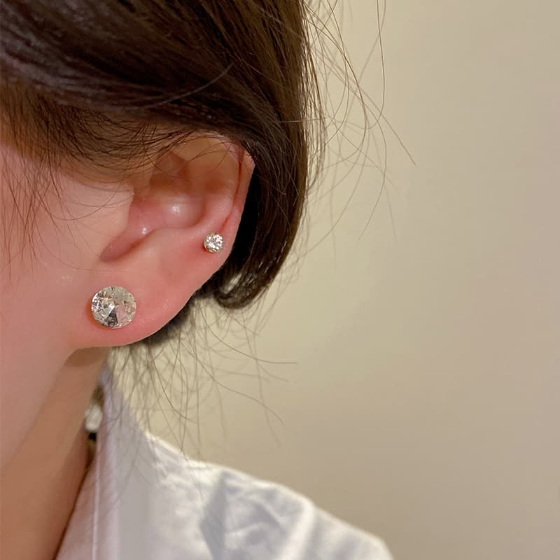Explosive Huazi 8mm earrings, ear bones, cochlear nails, ultra-flash colored diamonds, no need to remove titanium steel earrings for sleeping, temperament small earrings 4