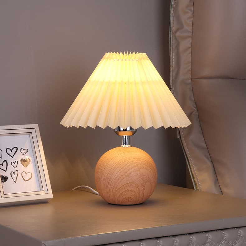 Pleated table lamp ins Nordic ceramic bedroom bedside lamp warm romantic simple ins style girly heart high-end retro 8