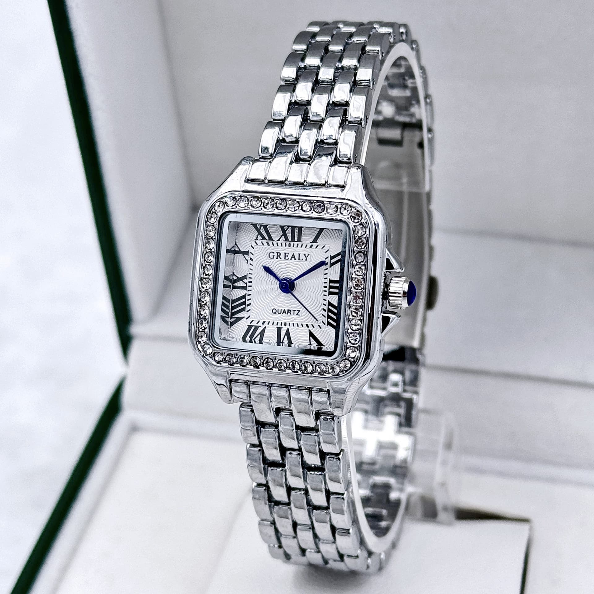 Cross-border hot-selling women's waterproof quartz watch wholesale customized foreign trade hot-selling new watch women's one-piece drop shipping 8