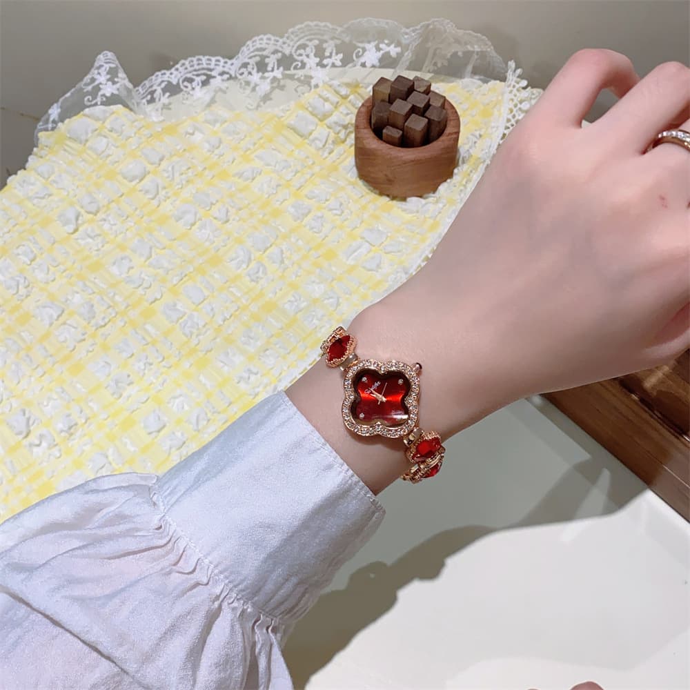 Four-leaf clover watch women's bracelet green diamond high-end fashion temperament exquisite ladies watch diamond 8