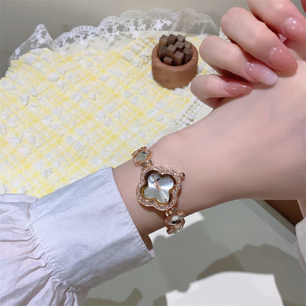 Four-leaf clover watch women's bracelet green diamond high-end fashion temperament exquisite ladies watch diamond 9