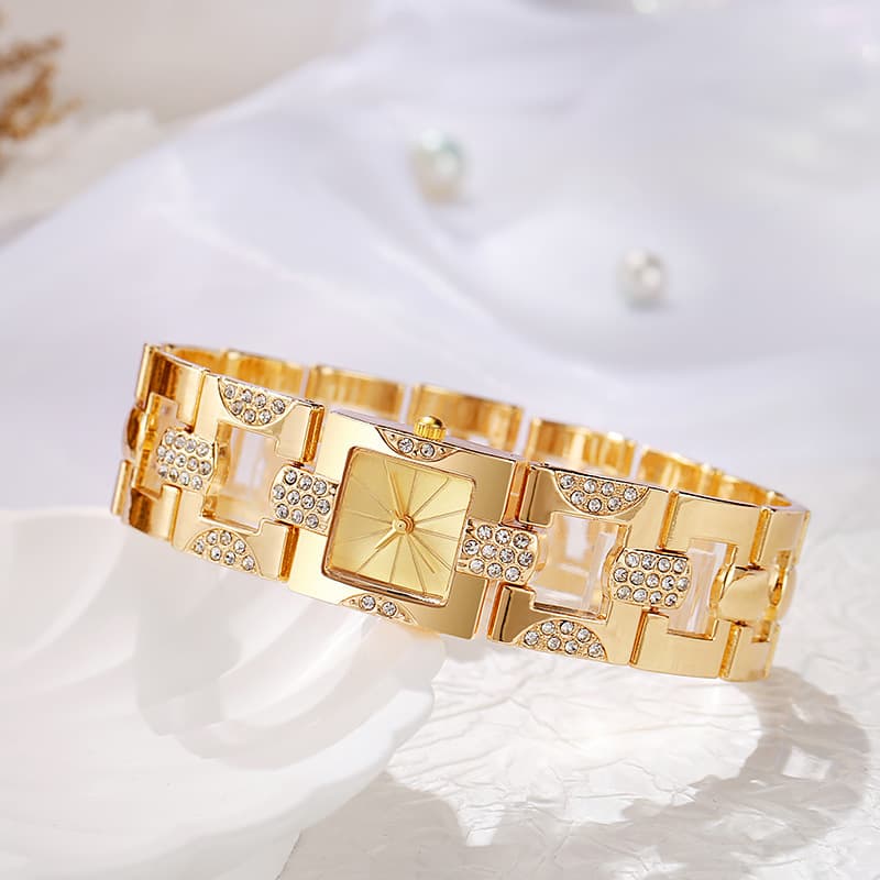 New retro alloy suit temperament ladies bracelet watch square bar studded with diamonds ladies watch steel band 4