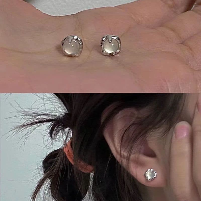 Small and exquisite white moonlight earrings, niche design, high-end cold style, simple temperament, elegant and playful earrings 2