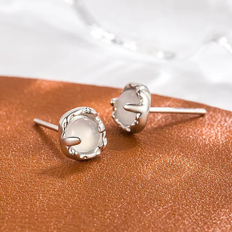 Small and exquisite white moonlight earrings, niche design, high-end cold style, simple temperament, elegant and playful earrings 7