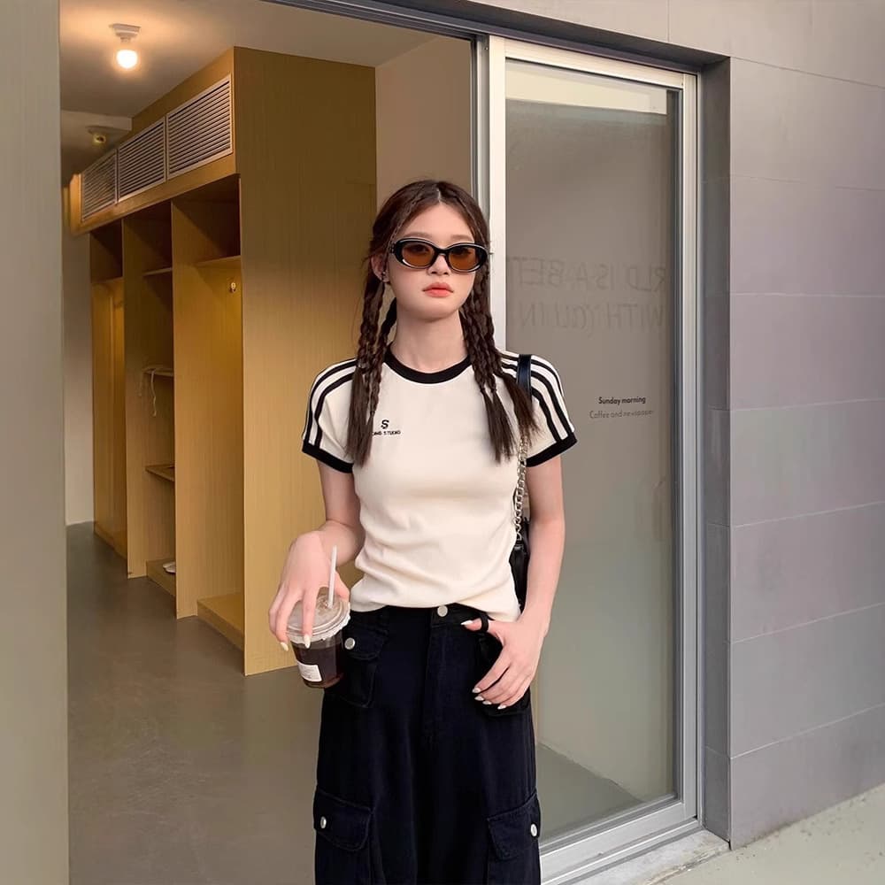 New striped right shoulder short-sleeved t-shirt for women summer design hot girl slim fit white t-shirt short top for women 2