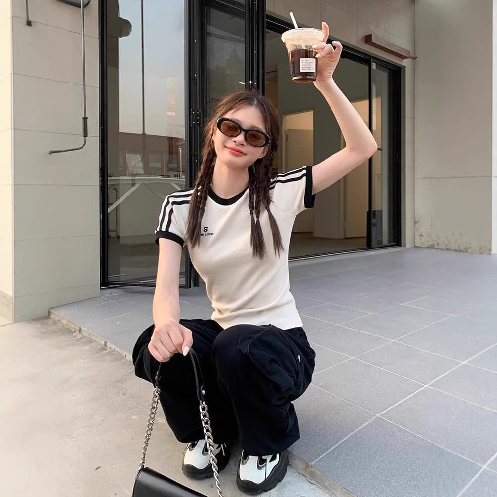 New striped right shoulder short-sleeved t-shirt for women summer design hot girl slim fit white t-shirt short top for women 3