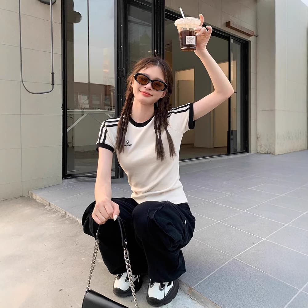 New striped right shoulder short-sleeved t-shirt for women summer design hot girl slim fit white t-shirt short top for women 5