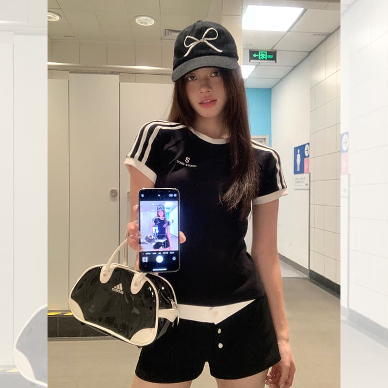 New striped right shoulder short-sleeved t-shirt for women summer design hot girl slim fit white t-shirt short top for women 9