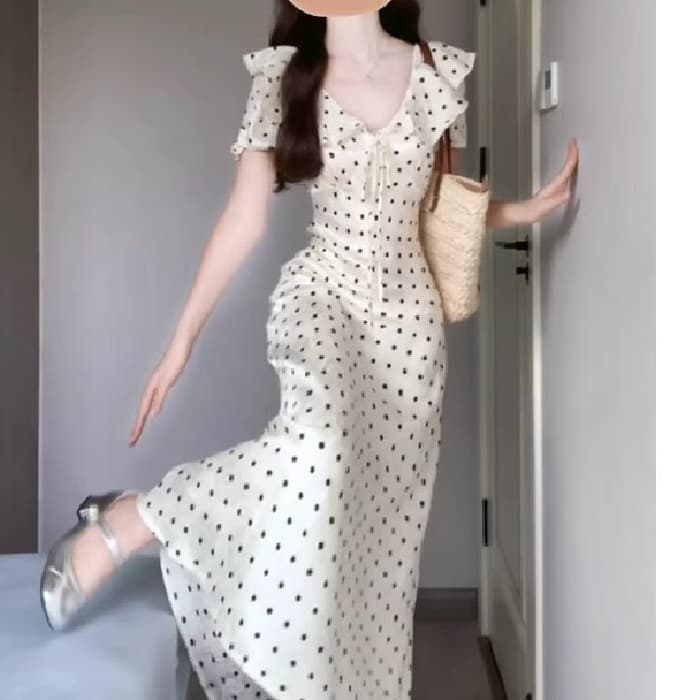 French polka dot puff sleeve dress for women, summer seaside vacation, gentle style, waist-cinching style, unique and beautiful little skirt