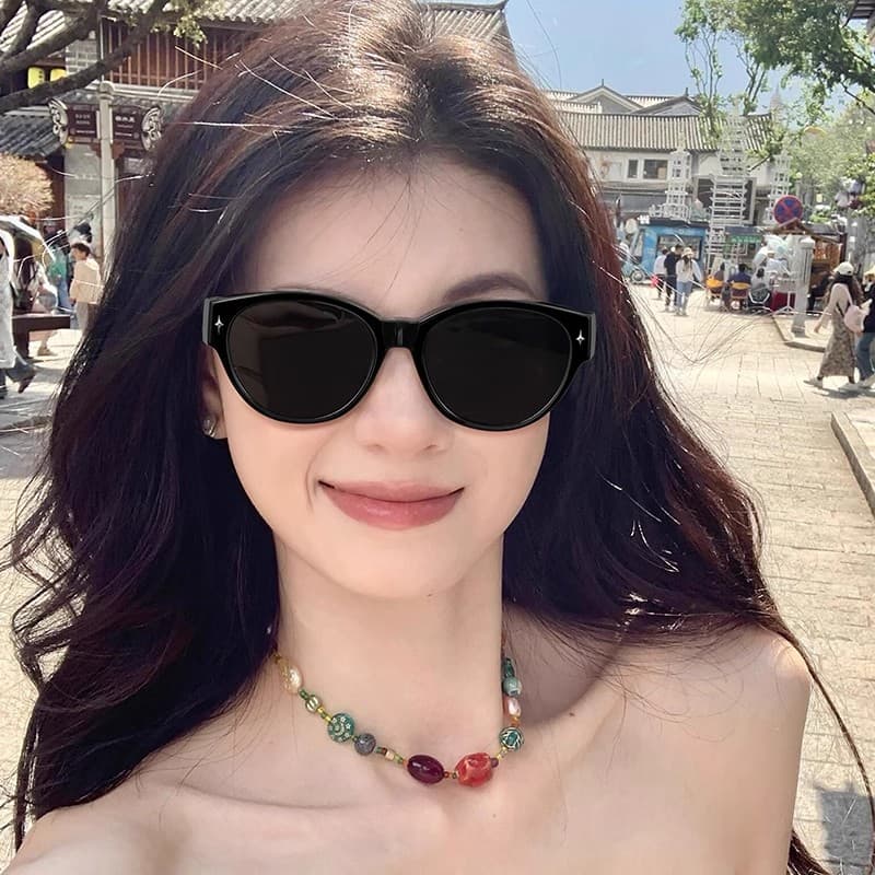 Cat-eye sunglasses can be worn with myopia glasses for women with square and round faces, clip-on glasses for driving, polarized sunglasses with UV protection 4