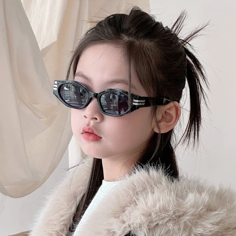 Children's Hong Kong style personalized street sunglasses for boys and girls, Korean style fashionable and versatile retro cat-eye irregular sunglasses 3