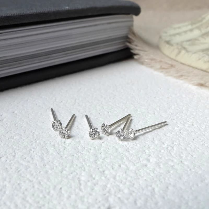 Small diamond versatile silver needle mini ins earrings simple and compact daily ear piercing for sleeping without removing ear bone earrings for women 2
