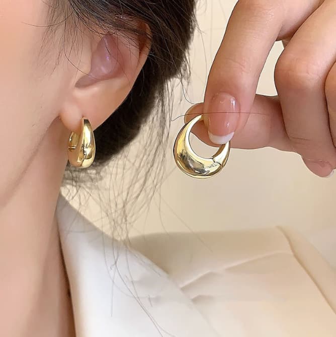 European and American fashionable light luxury geometric earrings, personalized niche design, high-end earrings, versatile retro earrings 3