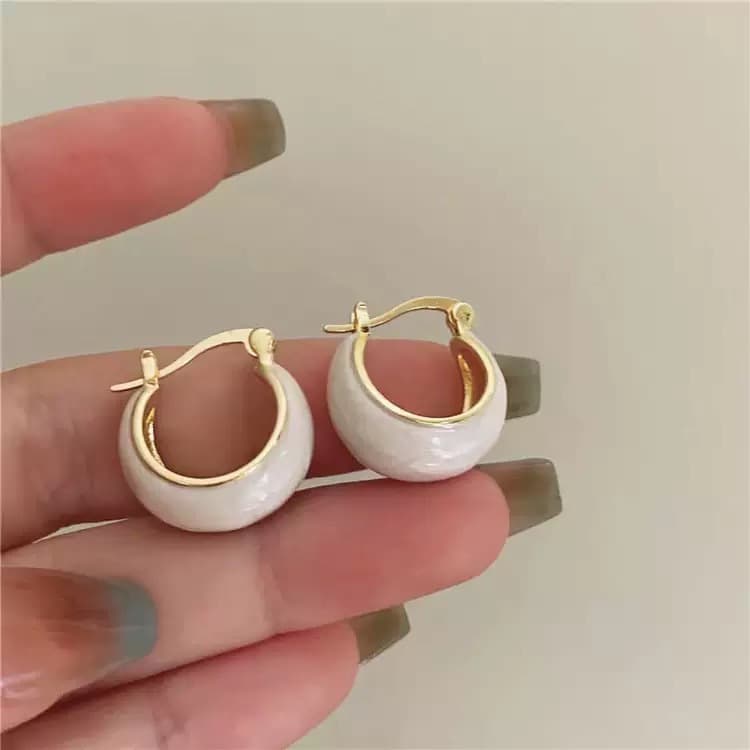 New retro cool earrings Maillard fashionable earrings niche design simple light luxury earrings 3