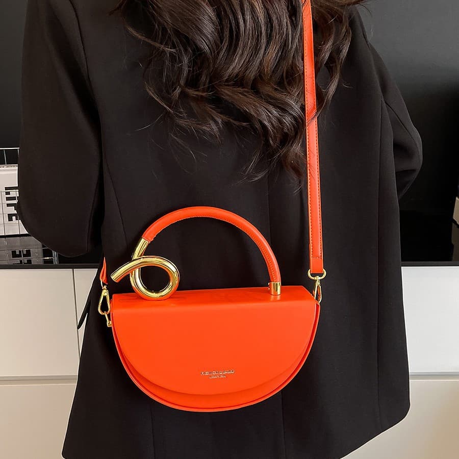 Fashionable niche handbags, simple 2026 new high-end crossbody bags, women’s saddle bags, European and American trendy crossbody bags 4