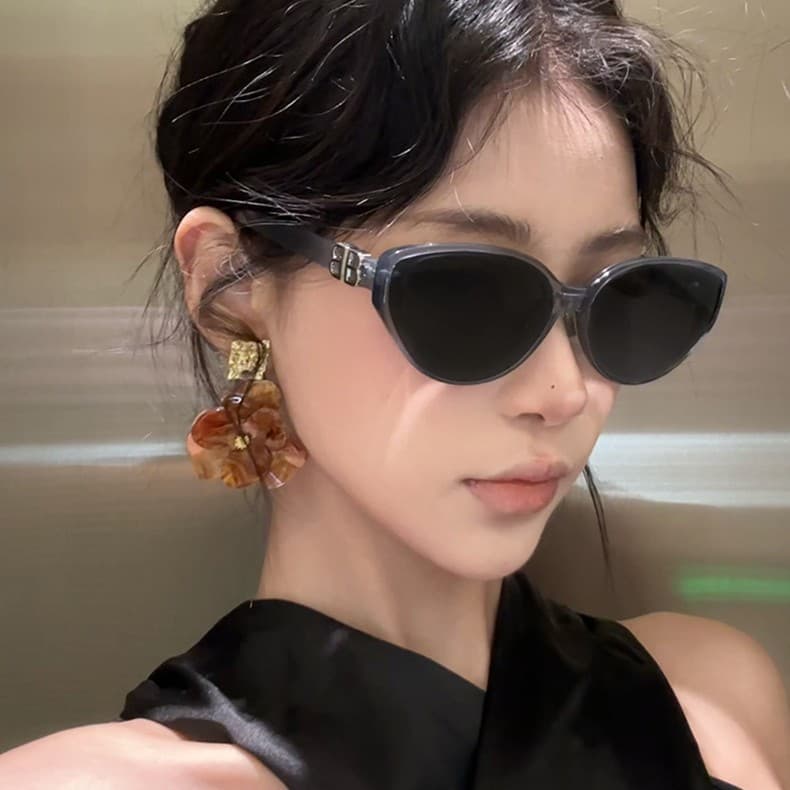 New style simple and versatile women's sunglasses, women's fashionable concave shape sunglasses, face-showing small anti-UV sunglasses 3