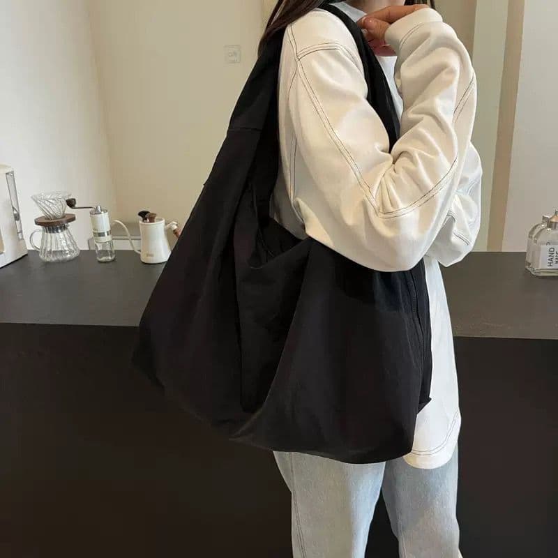 New high-end shoulder crossbody bag for women, spring and summer large-capacity portable tote bag for women, niche exquisite armpit bag for women 4
