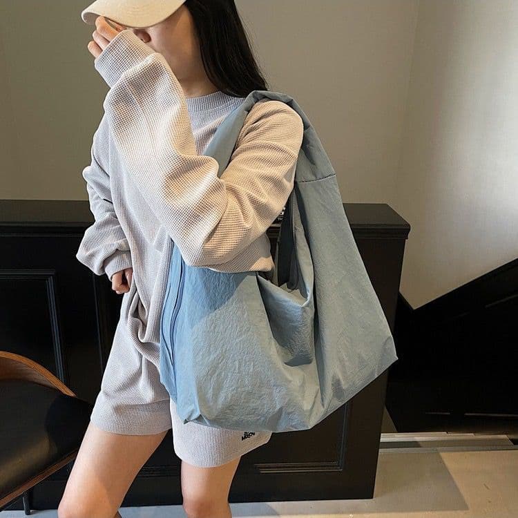New high-end shoulder crossbody bag for women, spring and summer large-capacity portable tote bag for women, niche exquisite armpit bag for women 5