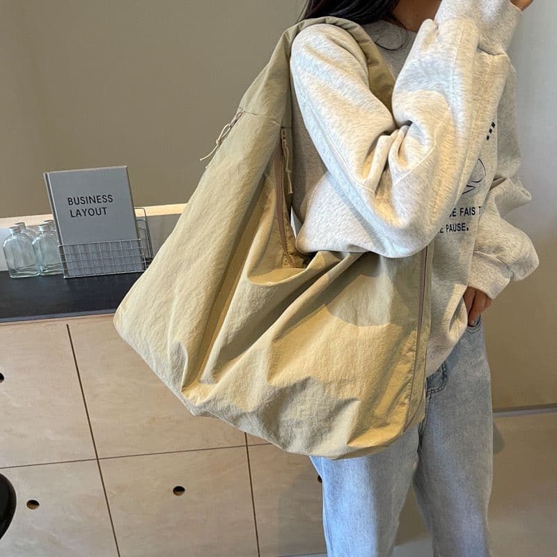 New high-end shoulder crossbody bag for women, spring and summer large-capacity portable tote bag for women, niche exquisite armpit bag for women 9