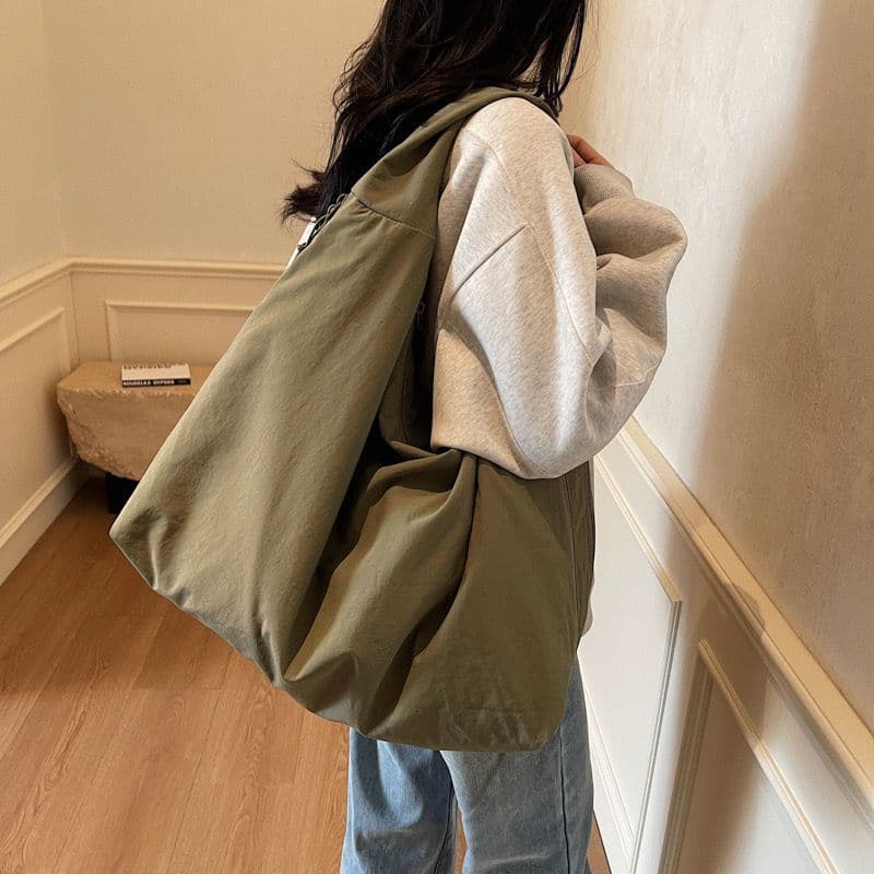 New high-end shoulder crossbody bag for women, spring and summer large-capacity portable tote bag for women, niche exquisite armpit bag for women 10
