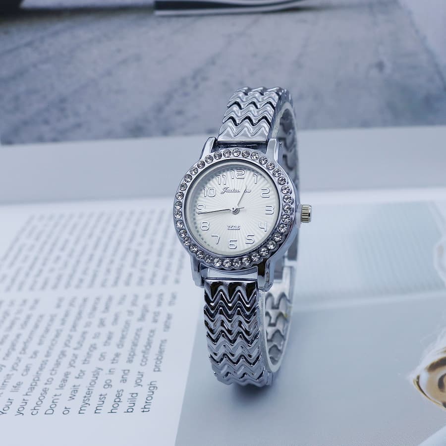 New Korean fashion cross-border popular women's watch women's style niche mid-century style round high-value gold model 2