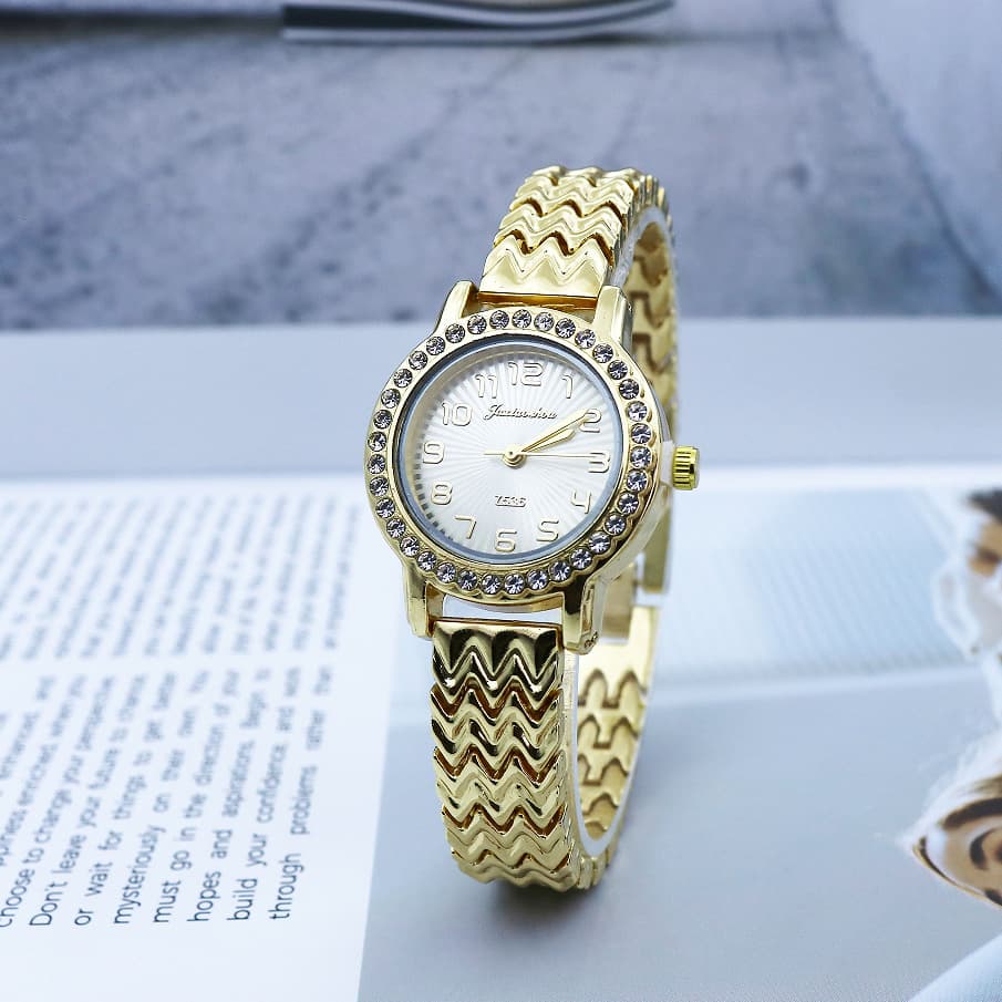 New Korean fashion cross-border popular women's watch women's style niche mid-century style round high-value gold model 7
