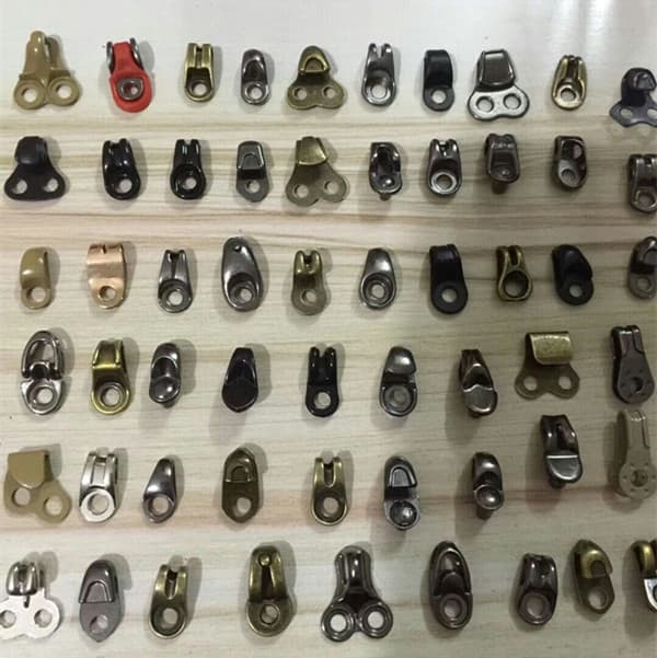 Providing a variety of alloy mountaineering shoe buckles, labor insurance shoe buckle manufacturers, sports shoe buckles, buckle shoes