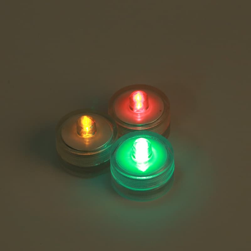 Electronic flashing candle
