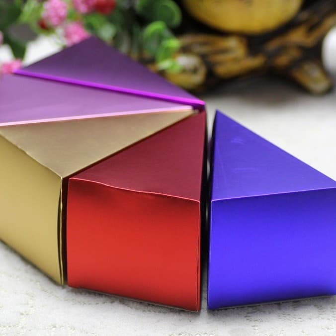 Classic large red aluminum foil triangle cake box gift box Creative wedding sugar box personalized cake box 2