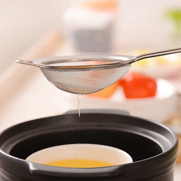 Stainless steel colander stalls kitchen oil spoon spoon of bird's nest leakage mesh baking flour sieve cross -border filtering set 4
